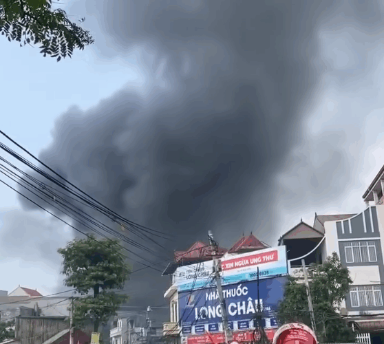 Cháy lớn ở công ty Minh Long – Phú Nghĩa khiến 1 người bị thương đi cấp cứu ( tử vong tại bệnh viện )